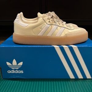 ADIDAS Sambae sneakers size 6.5 great condition